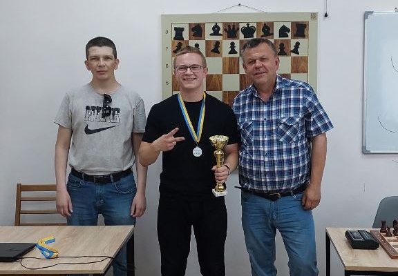 Друге місце Уманський Андрій.